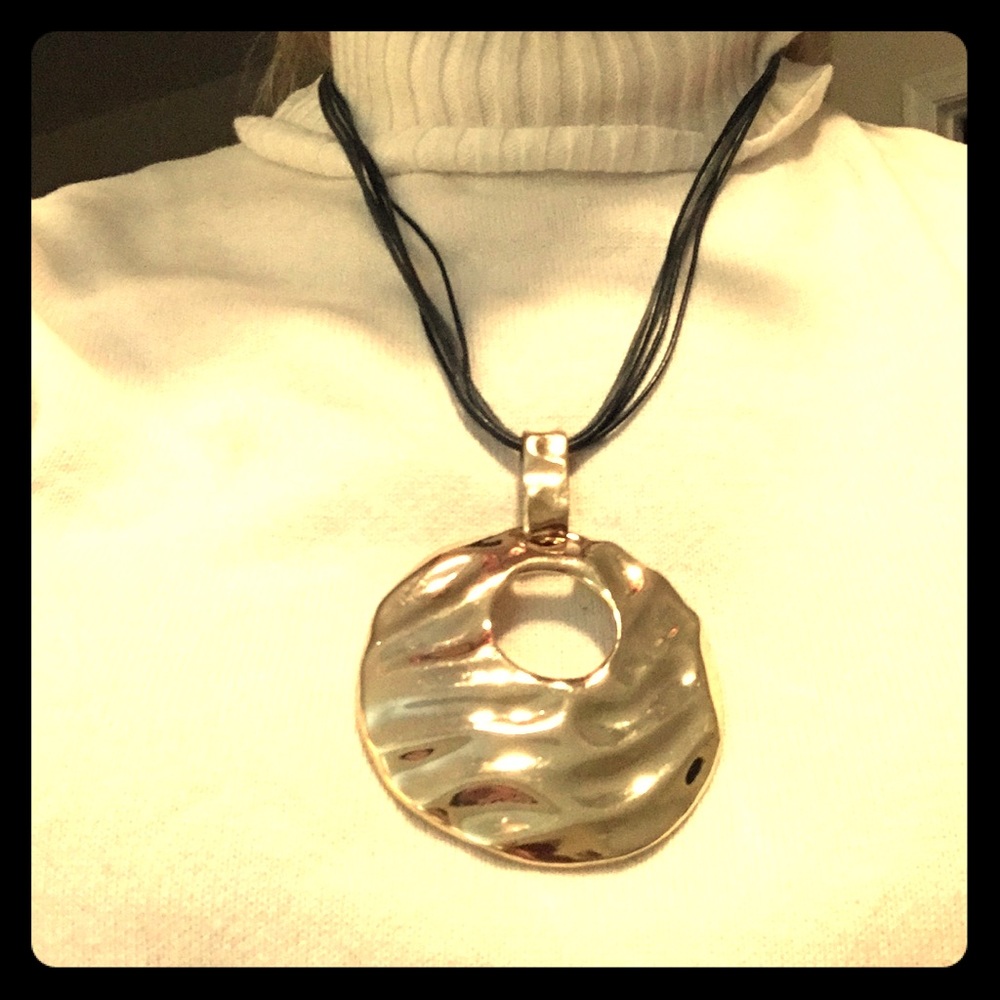 Gold pendant necklace vintage